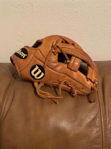 Brown Adult Infield A2000 EL3 11.75" Baseball Glove