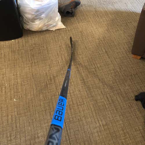 Senior Right Handed Nexus 2N Hockey Stick