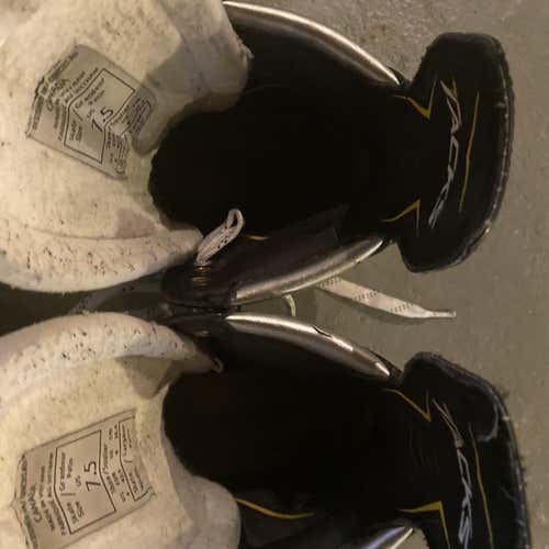 Senior CCM Size 7.5 Hockey Skates