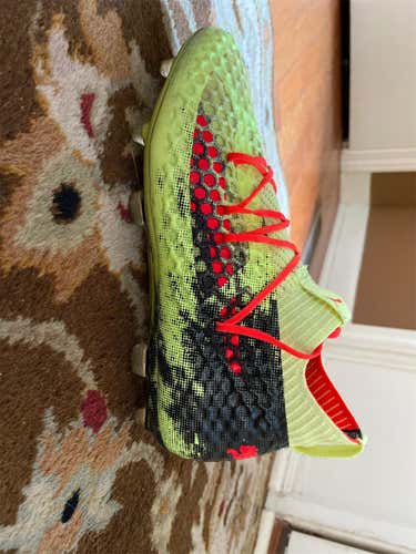 Yellow Men's 6.5 (Women's 7.5) Puma Future 18.1 Cleats