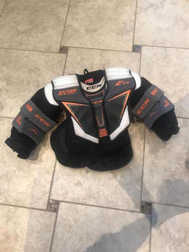 Intermediate Small CCM Extreme Flex Shield E2.9  Goalie Chest Protector