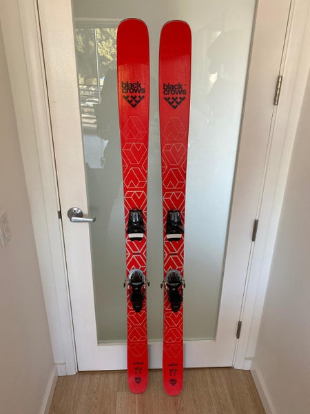Used Men's 2018 Black Crows All Mountain Camox Skis With Look Pivot 12 Bindings