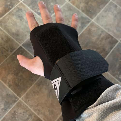 New Senior  Wrist Guards