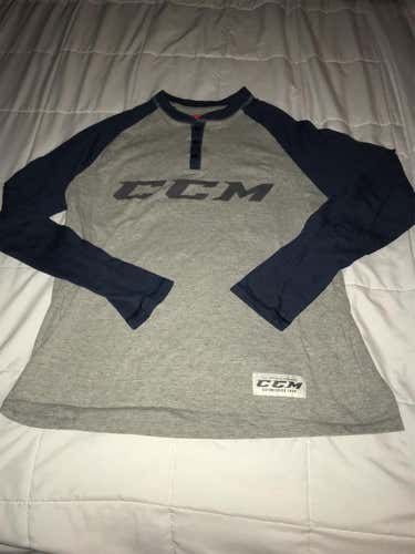 CCM Henley Size Large Gray/Blue