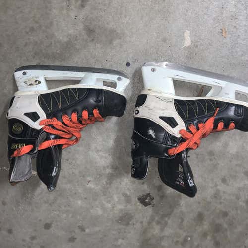 Youth CCM Size 5.5 Hockey Skates