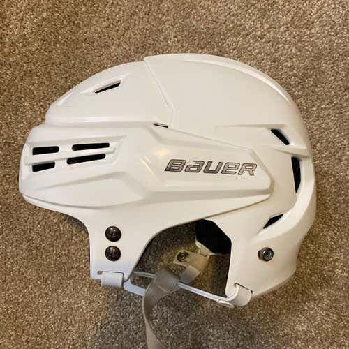 BAUER: Re-Akt Medium White Hockey Helmet ~USED~ *IN GREAT SHAPE* See Pics & Description!