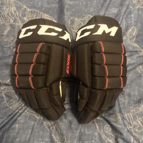 Black Junior CCM Edge 11"  Gloves