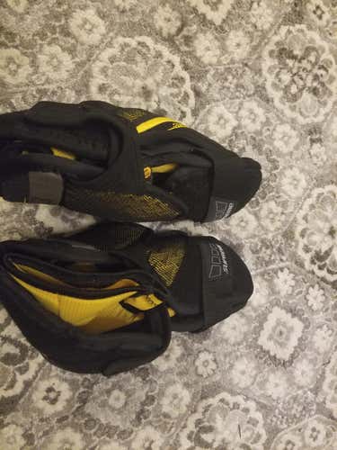 New Senior Large Bauer Supreme TotalOne MX3 Elbow Pads