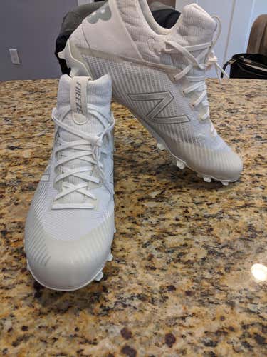 White New Adult Men's 13 Molded Cleats New Balance Freeze