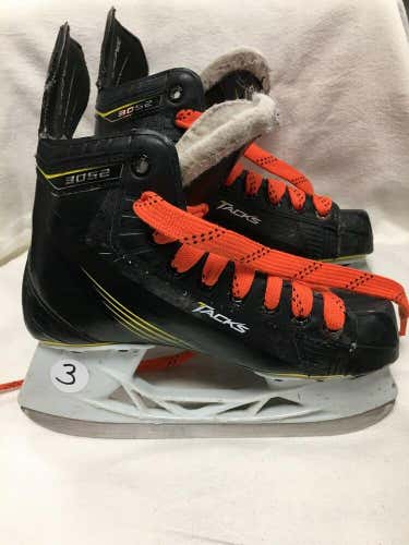 Junior Size 3 CCM Tacks 3052 Ice Hockey Skates