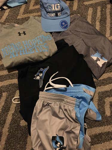 Gray Men's Extra Large Under Armour Shirt