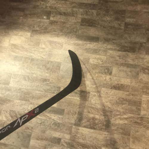Right Handed Vapor APX2  PK88 Hockey Stick