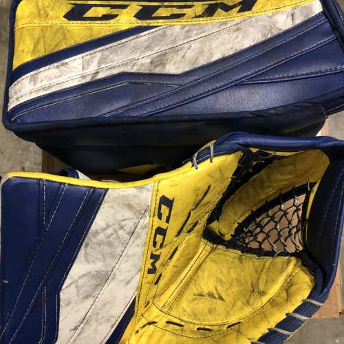 CCM Extreme Flex III Globe And Blocker Set