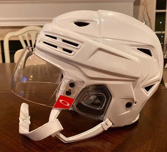White Bauer Re-Akt 200 Helmet w/ Oakley Pro Stock Visor