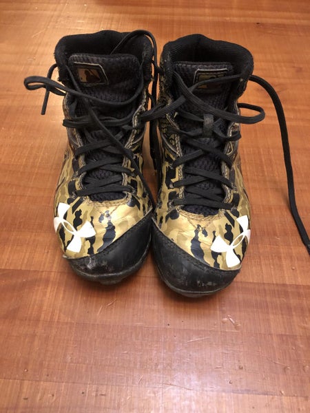 Gold Used Youth Kid's Molded Cleats Under Armour Size 1Y