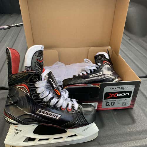 New Bauer Vapor X800 D&R (Regular)  Size 6 Hockey Skates
