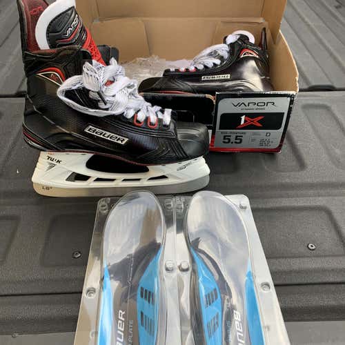 New Bauer Vapor 1X 2.0 D&R (Regular)  Size 5.5 Hockey Skates