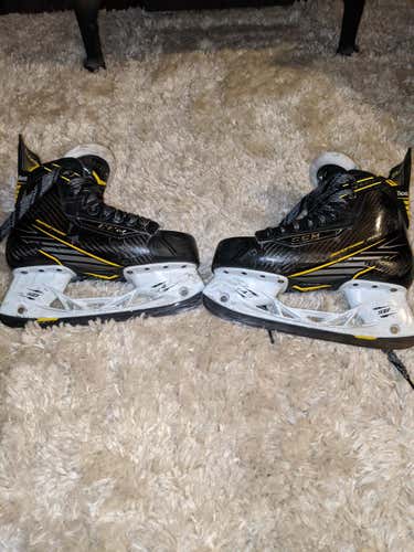 Junior Used CCM Super Tacks Hockey Skates Size 5