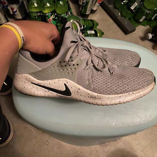 Men's 13 (Women's 14) Nike Shoes