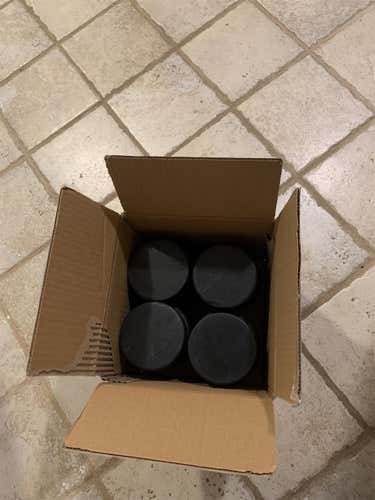 20 Hockey Pucks