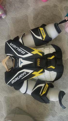 Used Senior Large Bauer ONE100 Goalie Chest Protector Pro Stock