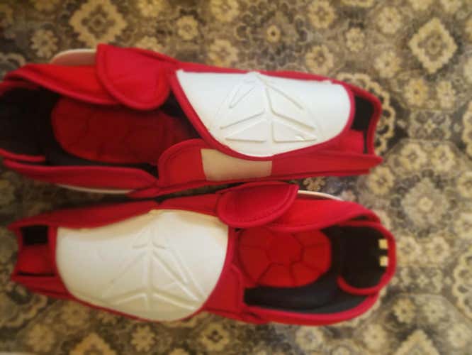 New Senior Bauer Vapor APX2 Shin Pads