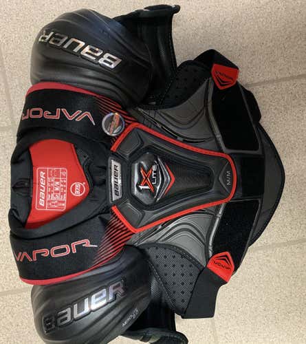 New Senior Medium Bauer Vapor 1X Lite Shoulder Pads