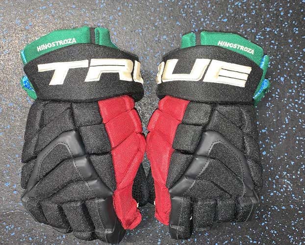 New Hinostroza Arizona Coyotes Retro True XC9 Gloves 13" Pro Stock Gloves