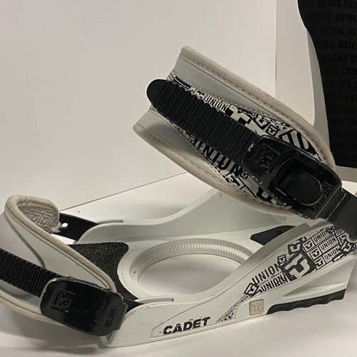 Men's Medium  Adult Cadet Snowboard Bindings