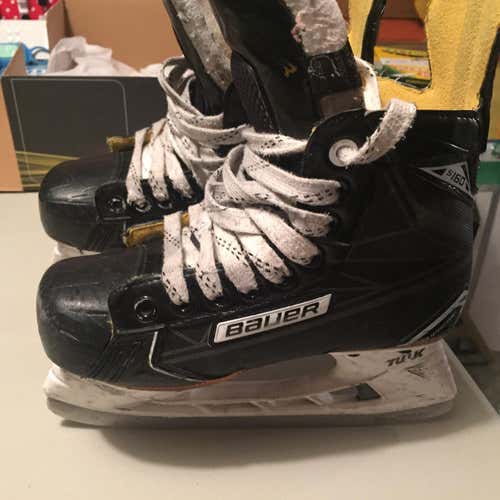 Bauer Supreme S160 EE (Extra Wide) Size 2 Hockey Skates