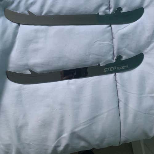 Step Black steel Bauer 263