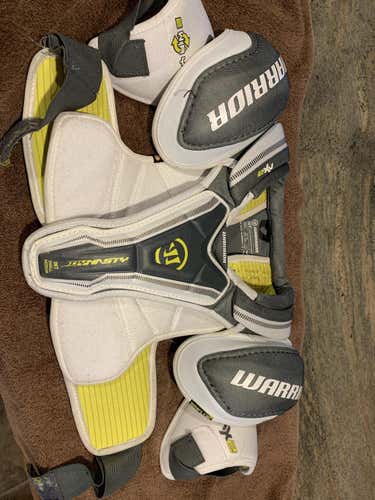 New Junior Medium Warrior Dynasty AX2 Shoulder Pads