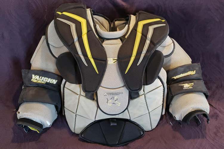 XL Vaughn Velocity V7 XF Pro Carbon Chest and Arm Protector