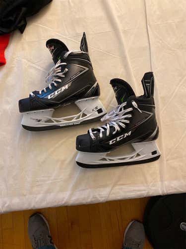 New CCM Ribcor 80K D&R (Regular)  Size 8 Hockey Skates