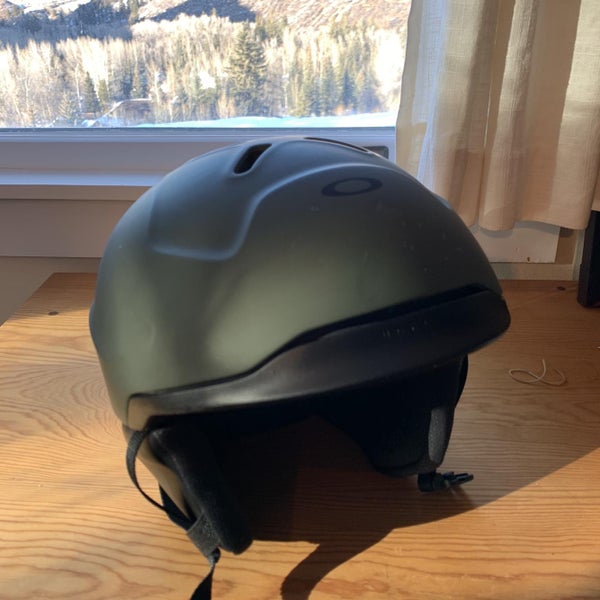 New Large Oakley MOD 3 Helmet