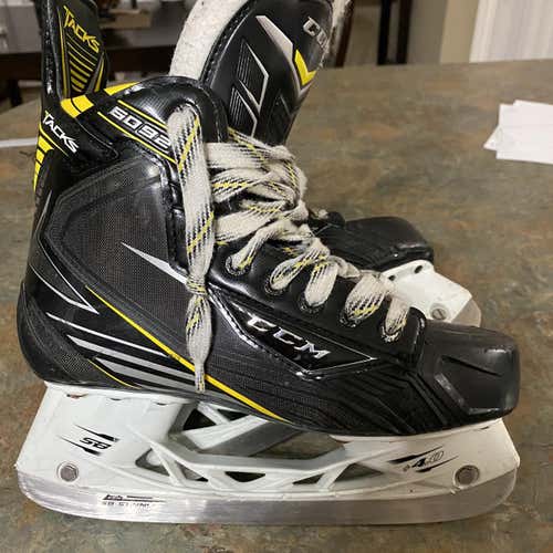 Used CCM Tacks 6092 D&R (Regular) Size 5.5 Hockey Skates