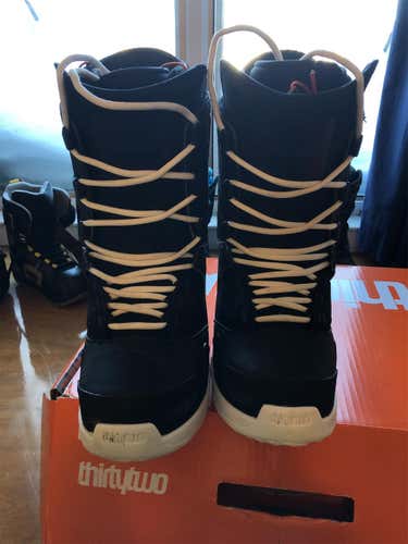Men's 7.5 (Women's 8.5) Thirty Two Light Medium Flex Snowboard Boots