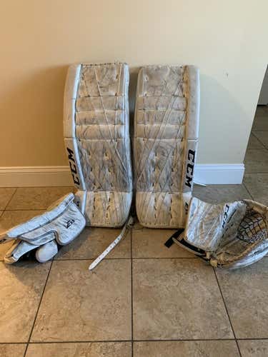 White Used Intermediate 32+1CCM E Flex 3.9 Goalie Full Set