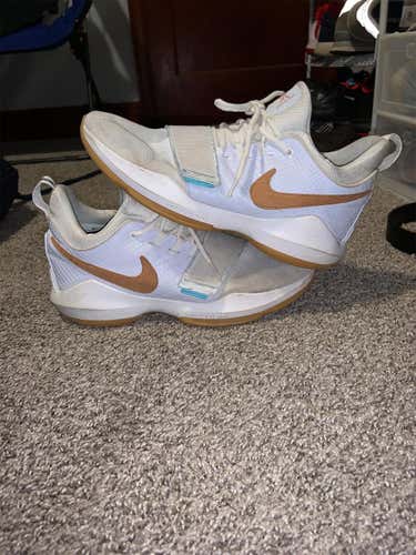 White Men's Trainers Low Cut