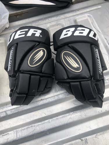 Black Used Bauer Supreme 3000  Gloves Hockey