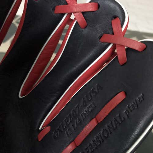 Used Right Handed Gold Glove Gamer Series 12.25" Baseball Glove