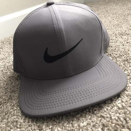 Nike Golf Aerobill Adjustable Hat (Gray)