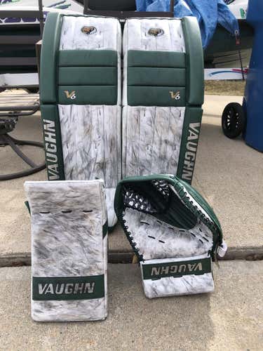 White/Green Used Senior 34" Vaughn Regular Velocity V6 Goalie Full Set Pro Stock