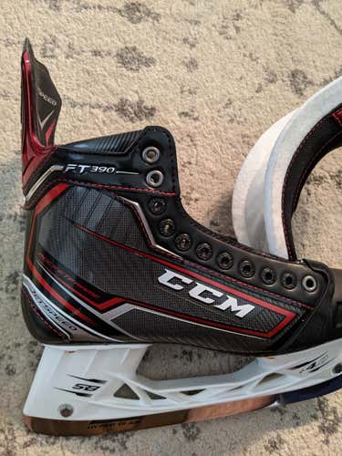 Senior New CCM JetSpeed FT390 Hockey Skates D&R (Regular) Size 8.5