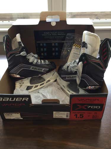 New Bauer Vapor Junior X700 D&R (Regular) Size 1.5 Hockey Skates