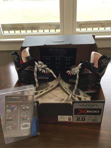 New Bauer Vapor Junior X600 D&R (Regular) Size 2 Hockey Skates