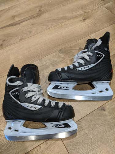 Junior Used CCM 01 Hockey Skates Size 3