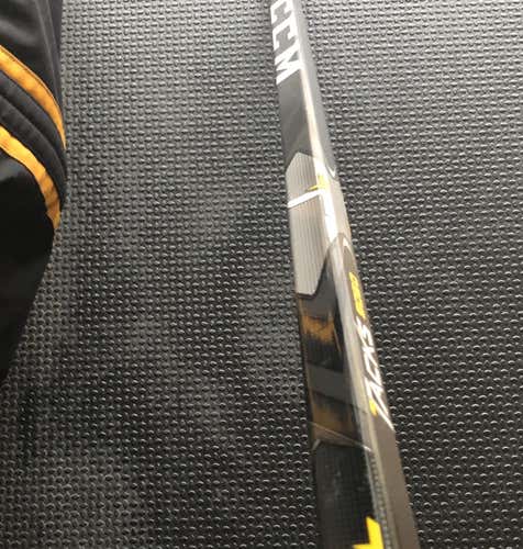 Used Senior CCM Tacks 9060 75 Flex Right Handed McDavid P28