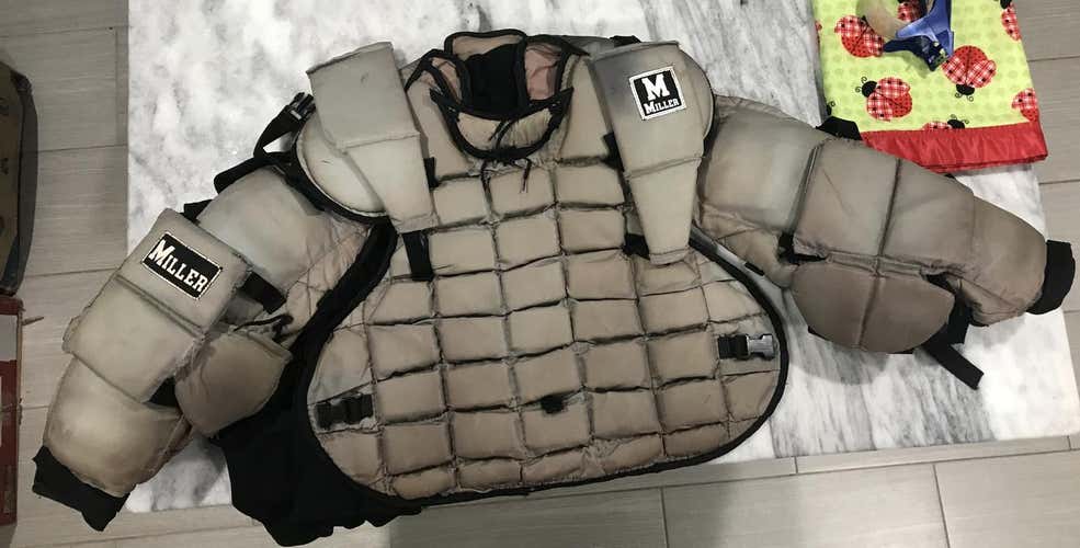 Used Senior Medium Goalie Chest Protector