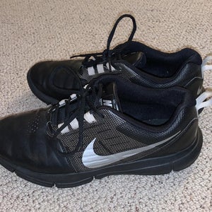Nike Golf Shoes (size 7.5)